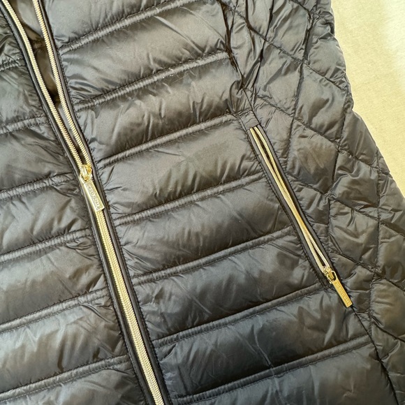 Michael Kors Packable Women's Black Down Fill Quilted Puffer Vest - Picture 3 of 10